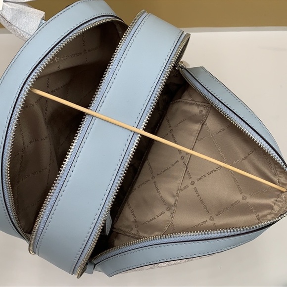 MICHAEL KORS JET SET GIRLS JAYCEE MEDIUM
BACKPACK BRIGHT WHITE/ BLUE COLOR
NWT - Picture 12 of 16